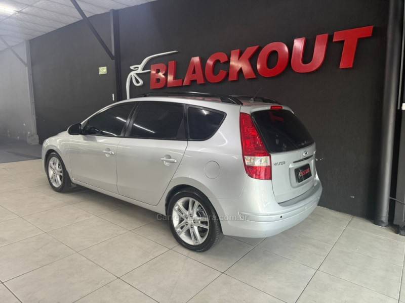 HYUNDAI - I30 CW - 2010/2011 - Prata - Sob Consulta