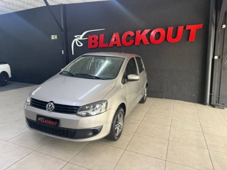 VOLKSWAGEN - FOX - 2011/2011 - Dourada - Sob Consulta