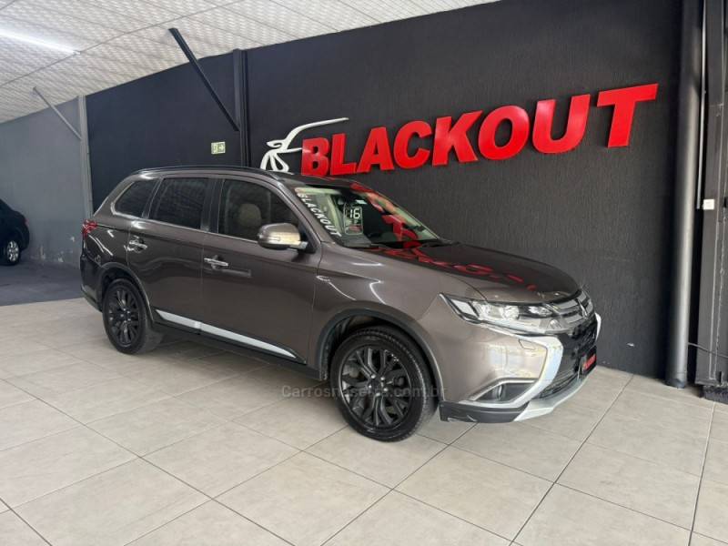 MITSUBISHI - OUTLANDER - 2016/2016 - Marrom - Sob Consulta