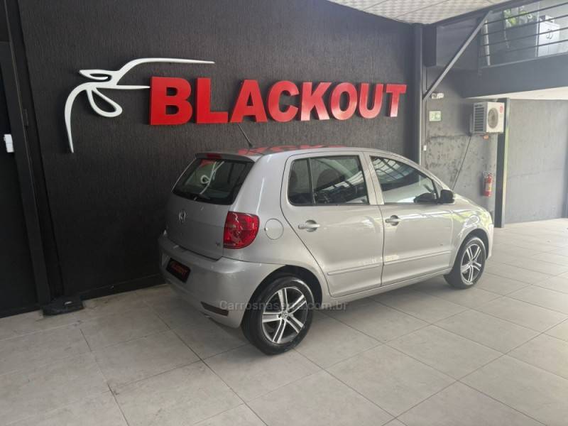 VOLKSWAGEN - FOX - 2011/2011 - Dourada - Sob Consulta
