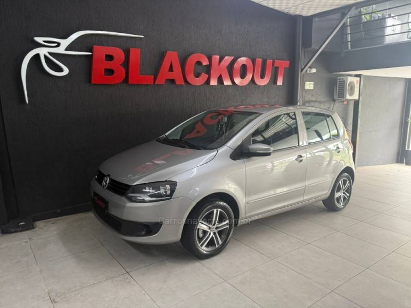 VOLKSWAGEN - FOX - 2011/2011 - Dourada - Sob Consulta