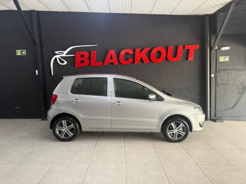 VOLKSWAGEN - FOX - 2011/2011 - Dourada - Sob Consulta