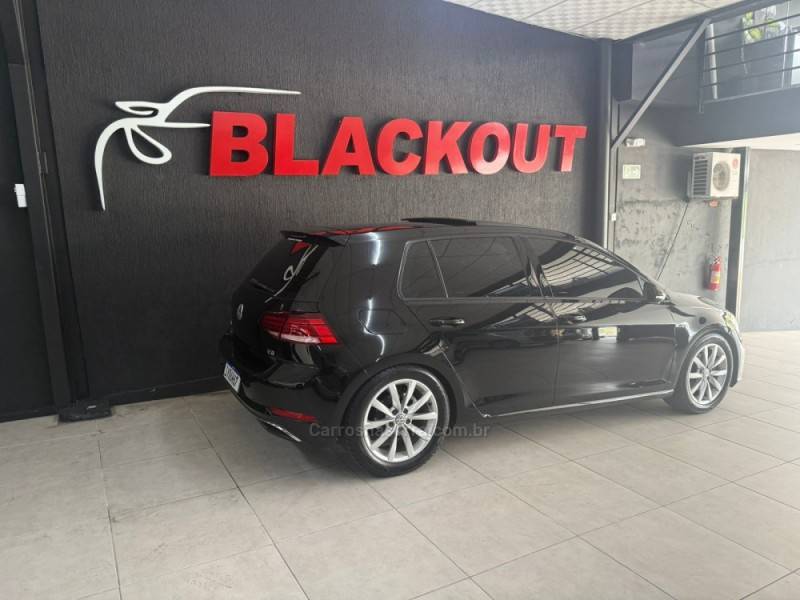 VOLKSWAGEN - GOLF - 2018/2018 - Preta - Sob Consulta