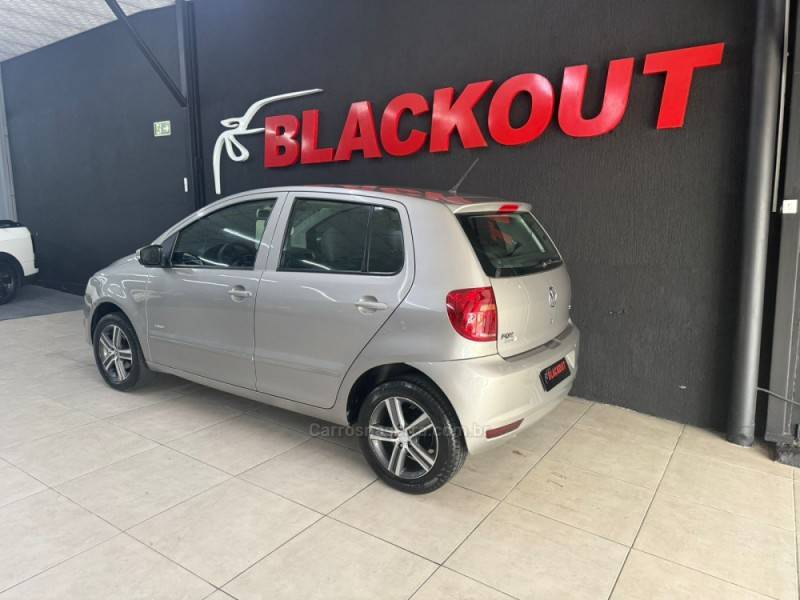 VOLKSWAGEN - FOX - 2011/2011 - Dourada - Sob Consulta