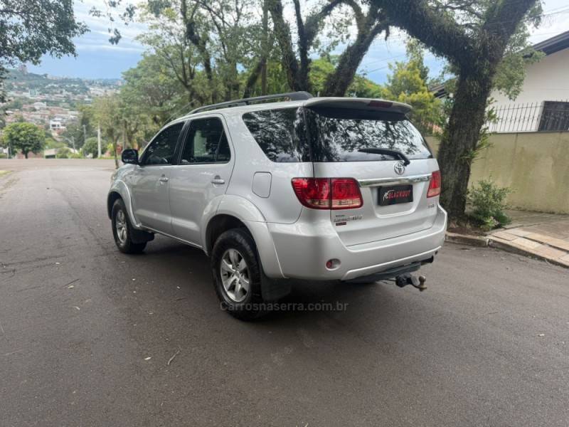 TOYOTA - HILUX SW4 - 2008/2008 - Prata - Sob Consulta