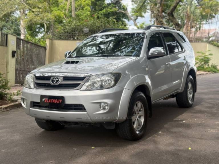 TOYOTA - HILUX SW4 - 2008/2008 - Prata - Sob Consulta