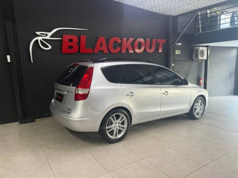 HYUNDAI - I30 CW - 2010/2011 - Prata - Sob Consulta
